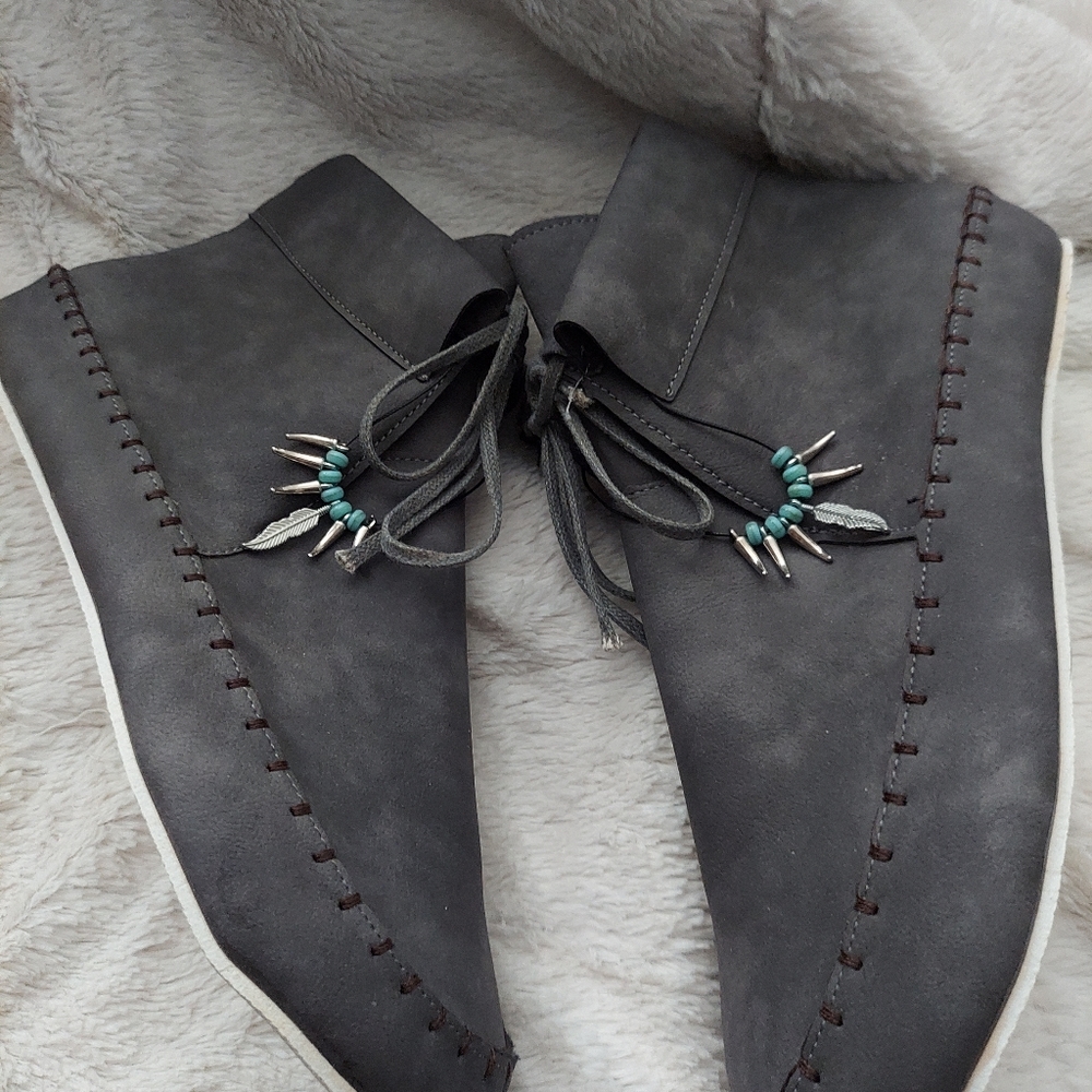Women's Moccasins   Size 9
